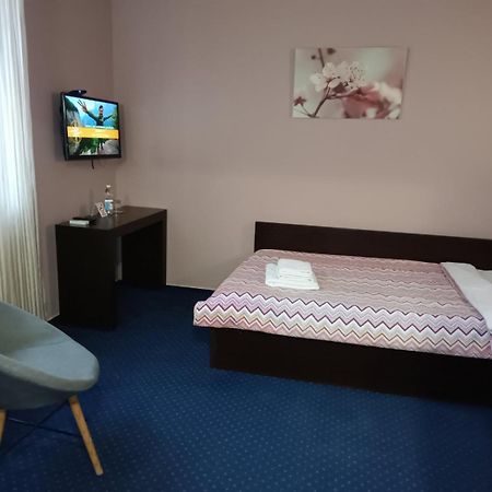 Gosudar Hotel Kropyvnytskyj Exteriör bild