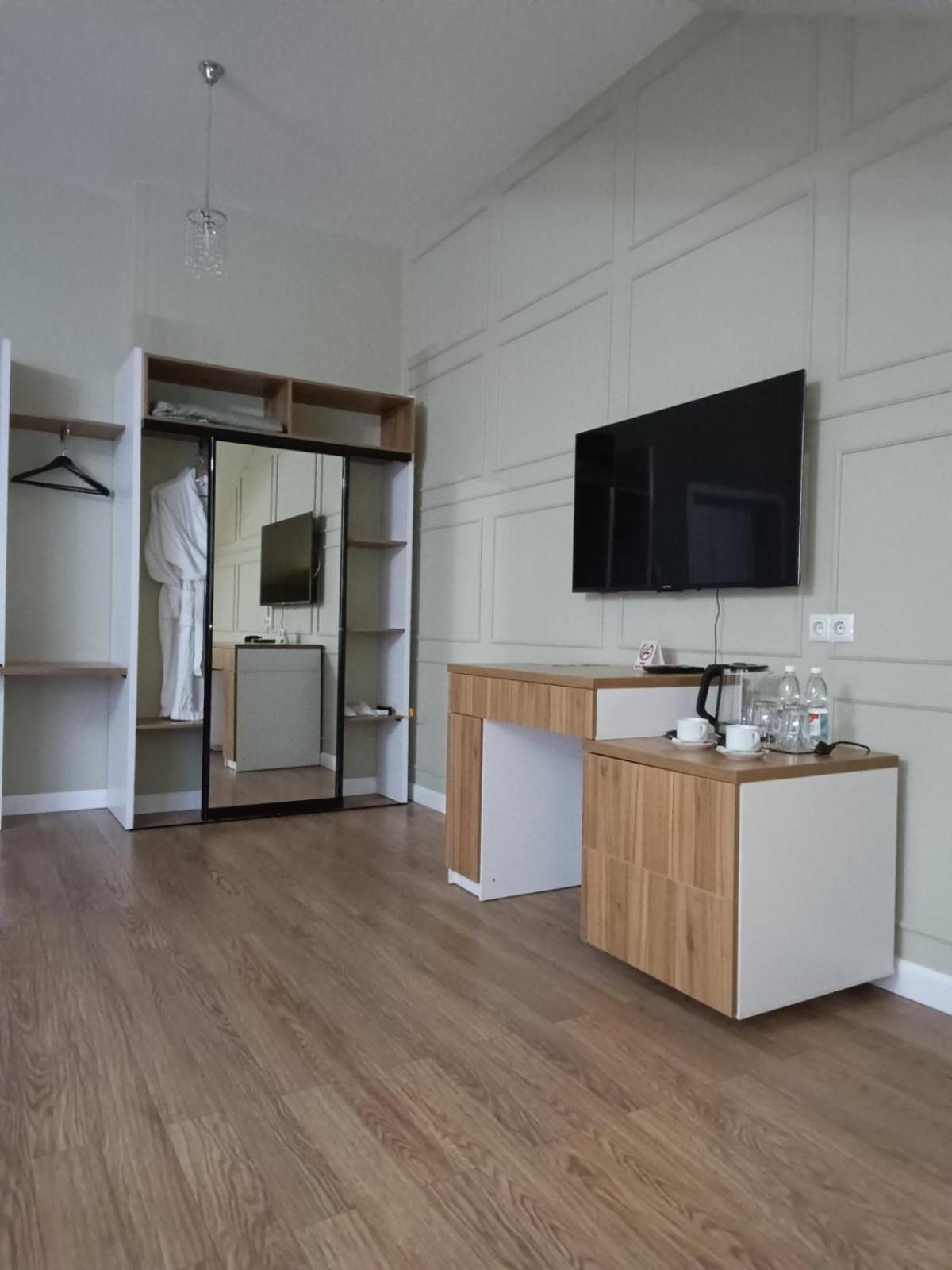 Gosudar Hotel Kropyvnytskyj Exteriör bild
